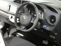 USED 2018 18 TOYOTA YARIS 1.5 VVT-I DESIGN 5d 73 BHP REVERSING CAMERA BLUETOOTH FSH