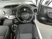 USED 2018 18 TOYOTA YARIS 1.5 VVT-I DESIGN 5d 73 BHP REVERSING CAMERA BLUETOOTH FSH