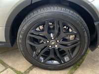 USED 2017 67 LAND ROVER RANGE ROVER EVOQUE 2.0 TD4 HSE DYNAMIC 5d 177 BHP HUGE SPECIFICATION - HUGE SAVING ON LIST PRICE WHEN NEW OVER &pound;45000.00 - INDUS SILVER METALLIC- GREY/BLACK FULL LEATHER INTERIOR - 1 FORMER KEEPER HAVING COVERED ONLY 19,550 MILES FROM BRAND NEW