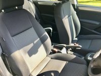 USED 2010 60 VOLKSWAGEN GOLF 1.2 S TSI DSG 5d AUTO 103 BHP ONLY 34,800 MILES //ONLY 2 OWNERS\\FRONT AND REAR PARK SENSORS\\13 AIRBAGS 'RARE LOW MILEAGE 1.2 TSI 103 BHP AUTO PETROL WITH BIG SPEC ////X7 SERVICE STAMPS//LUXURY PACK AND 13 AIRBAGS