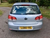 USED 2010 60 VOLKSWAGEN GOLF 1.2 S TSI DSG 5d AUTO 103 BHP ONLY 34,800 MILES //ONLY 2 OWNERS\\FRONT AND REAR PARK SENSORS\\13 AIRBAGS 'RARE LOW MILEAGE 1.2 TSI 103 BHP AUTO PETROL WITH BIG SPEC ////X7 SERVICE STAMPS//LUXURY PACK AND 13 AIRBAGS