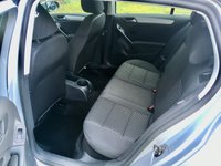 USED 2010 60 VOLKSWAGEN GOLF 1.2 S TSI DSG 5d AUTO 103 BHP ONLY 34,800 MILES //ONLY 2 OWNERS\\FRONT AND REAR PARK SENSORS\\13 AIRBAGS 'RARE LOW MILEAGE 1.2 TSI 103 BHP AUTO PETROL WITH BIG SPEC ////X7 SERVICE STAMPS//LUXURY PACK AND 13 AIRBAGS