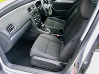 USED 2010 60 VOLKSWAGEN GOLF 1.2 S TSI DSG 5d AUTO 103 BHP ONLY 34,800 MILES //ONLY 2 OWNERS\\FRONT AND REAR PARK SENSORS\\13 AIRBAGS 'RARE LOW MILEAGE 1.2 TSI 103 BHP AUTO PETROL WITH BIG SPEC ////X7 SERVICE STAMPS//LUXURY PACK AND 13 AIRBAGS