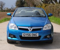 USED 2006 56 VAUXHALL TIGRA 1.8 EXCLUSIV 16V 2d 125 BHP www.suffolkcarcentre.co.uk - Located at Ilketshall