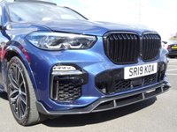 USED 2019 19 BMW X5 3.0 M50D (400 PS)  AUTO XDRIVE (S/S) 7 SEATS + �&pound;20K EXTRAS + CARBON FIBRE BODY KIT + NAV + SKY LOUNGE PANORAMIC ROOF + COMFORT INDIVIDUAL LEATHERS + HARMAN KARDON + HEAD UP + L.E.D.S + CAMERAS + AIR SUSPENSION 7S+PAN ROOF+360 CAM+LEDS+INDIVIDUAL LEATHER+NAV+HK