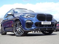USED 2019 19 BMW X5 3.0 M50D (400 PS)  AUTO XDRIVE (S/S) 7 SEATS + �&pound;20K EXTRAS + CARBON FIBRE BODY KIT + NAV + SKY LOUNGE PANORAMIC ROOF + COMFORT INDIVIDUAL LEATHERS + HARMAN KARDON + HEAD UP + L.E.D.S + CAMERAS + AIR SUSPENSION 7S+PAN ROOF+360 CAM+LEDS+INDIVIDUAL LEATHER+NAV+HK