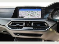 USED 2019 19 BMW X5 3.0 M50D (400 PS)  AUTO XDRIVE (S/S) 7 SEATS + �&pound;20K EXTRAS + CARBON FIBRE BODY KIT + NAV + SKY LOUNGE PANORAMIC ROOF + COMFORT INDIVIDUAL LEATHERS + HARMAN KARDON + HEAD UP + L.E.D.S + CAMERAS + AIR SUSPENSION 7S+PAN ROOF+360 CAM+LEDS+INDIVIDUAL LEATHER+NAV+HK