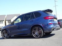 USED 2019 19 BMW X5 3.0 M50D (400 PS)  AUTO XDRIVE (S/S) 7 SEATS + �&pound;20K EXTRAS + CARBON FIBRE BODY KIT + NAV + SKY LOUNGE PANORAMIC ROOF + COMFORT INDIVIDUAL LEATHERS + HARMAN KARDON + HEAD UP + L.E.D.S + CAMERAS + AIR SUSPENSION 7S+PAN ROOF+360 CAM+LEDS+INDIVIDUAL LEATHER+NAV+HK