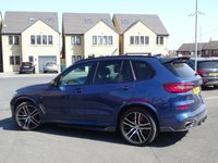 USED 2019 19 BMW X5 3.0 M50D (400 PS)  AUTO XDRIVE (S/S) 7 SEATS + �&pound;20K EXTRAS + CARBON FIBRE BODY KIT + NAV + SKY LOUNGE PANORAMIC ROOF + COMFORT INDIVIDUAL LEATHERS + HARMAN KARDON + HEAD UP + L.E.D.S + CAMERAS + AIR SUSPENSION 7S+PAN ROOF+360 CAM+LEDS+INDIVIDUAL LEATHER+NAV+HK
