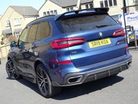 USED 2019 19 BMW X5 3.0 M50D (400 PS)  AUTO XDRIVE (S/S) 7 SEATS + �&pound;20K EXTRAS + CARBON FIBRE BODY KIT + NAV + SKY LOUNGE PANORAMIC ROOF + COMFORT INDIVIDUAL LEATHERS + HARMAN KARDON + HEAD UP + L.E.D.S + CAMERAS + AIR SUSPENSION 7S+PAN ROOF+360 CAM+LEDS+INDIVIDUAL LEATHER+NAV+HK