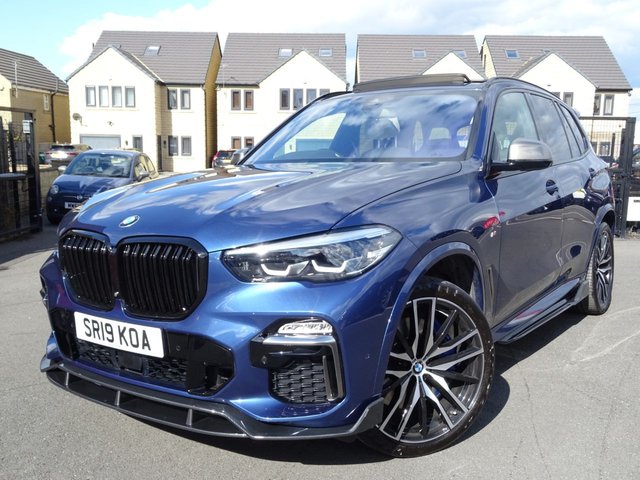 2019 19 BMW X5 3.0 M50D (400 PS)  AUTO XDRIVE (S/S) 7 SEATS + £20K EXTRAS + CARBON FIBRE BODY KIT + NAV + SKY LOUNGE PANORAMIC ROOF + COMFORT INDIVIDUAL LEATHERS + HARMAN KARDON + HEAD UP + L.E.D.S + CAMERAS + AIR SUSPENSION