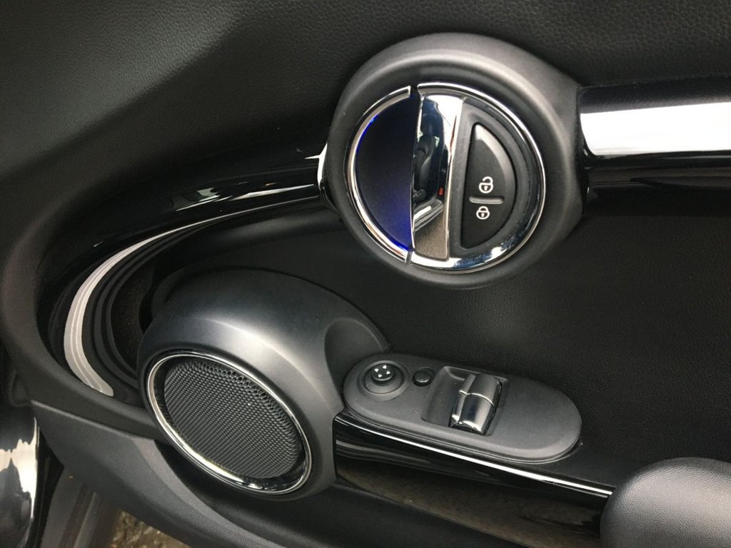 USED 2015 15 MINI HATCH COOPER 2.0 COOPER S 3d 189 BHP 