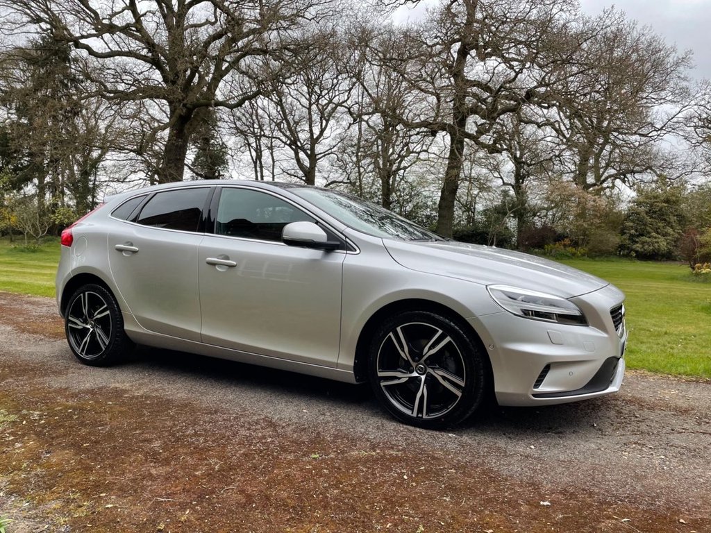 View our VOLVO V40