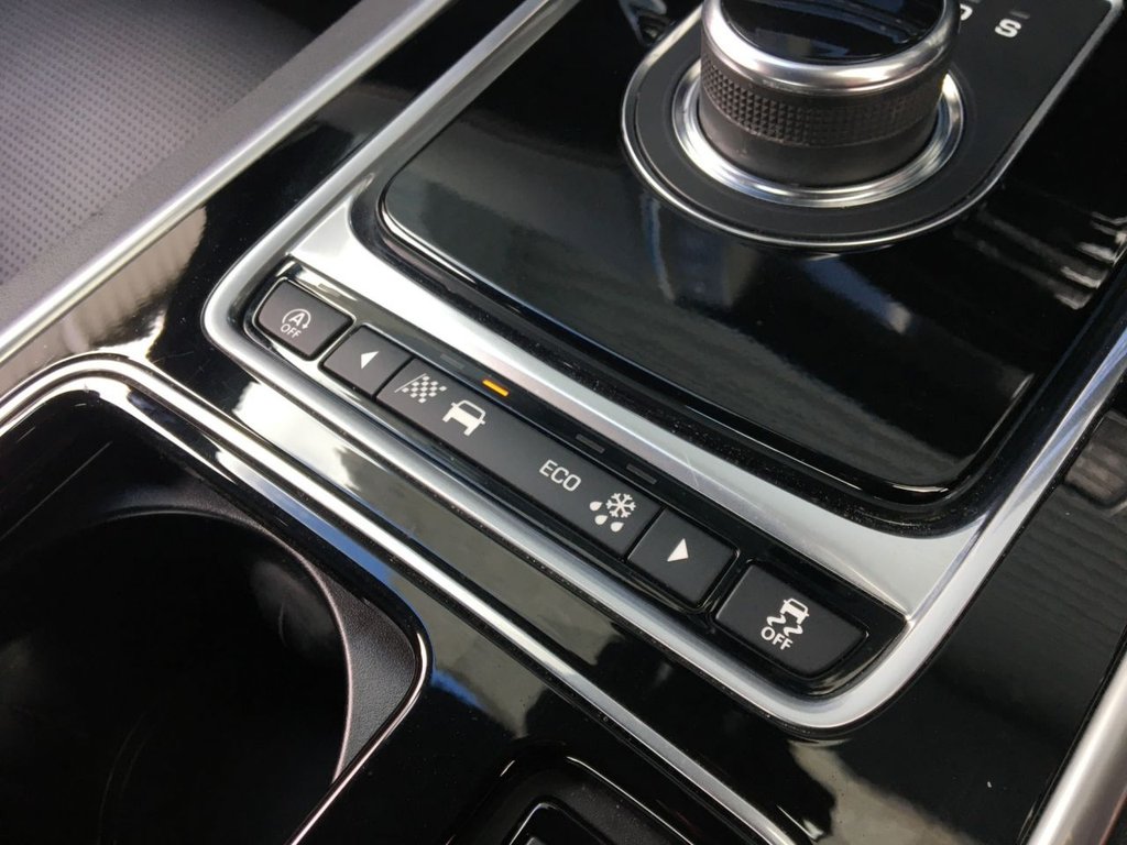 USED 2018 68 JAGUAR XE 2.0 D R-SPORT 4d 178 BHP 