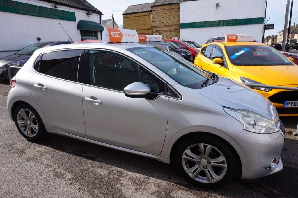 View our PEUGEOT 208