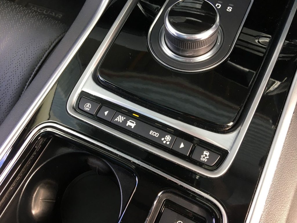 USED 2018 18 JAGUAR XE 2.0 D PORTFOLIO 4d 178 BHP 