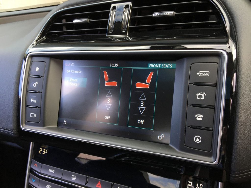 USED 2018 18 JAGUAR XE 2.0 D PORTFOLIO 4d 178 BHP 