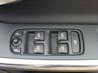 USED 2011 11 VOLVO V60 2.4 D5 R-DESIGN 5d 202 BHP www.suffolkcarcentre.co.uk - Located at Reydon