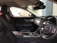USED 2018 18 JAGUAR XF 2.0 D PRESTIGE 5d 177 BHP 