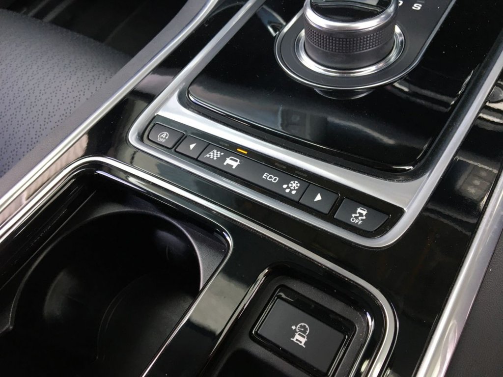 USED 2018 18 JAGUAR XF 2.0 D PRESTIGE 5d 177 BHP 