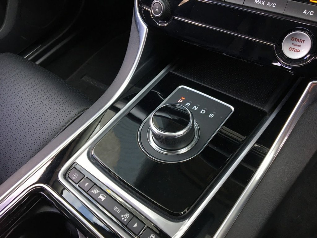 USED 2018 18 JAGUAR XF 2.0 D PRESTIGE 5d 177 BHP 