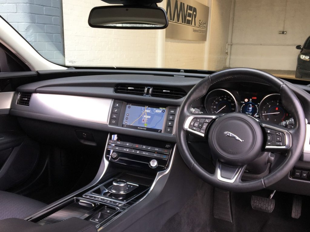 USED 2018 18 JAGUAR XF 2.0 D PRESTIGE 5d 177 BHP 