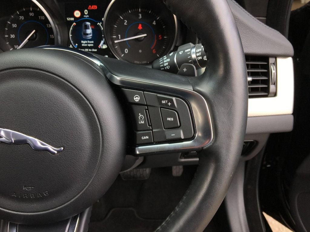 USED 2018 18 JAGUAR XF 2.0 D PRESTIGE 5d 177 BHP 