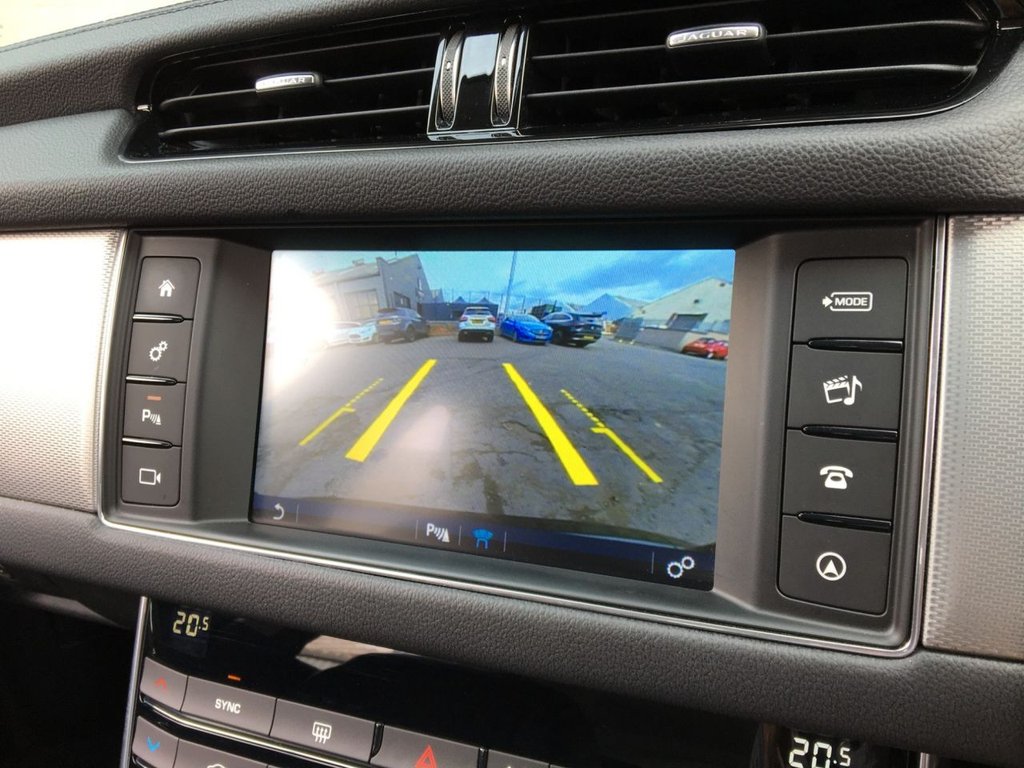 USED 2018 18 JAGUAR XF 2.0 D PRESTIGE 5d 177 BHP 