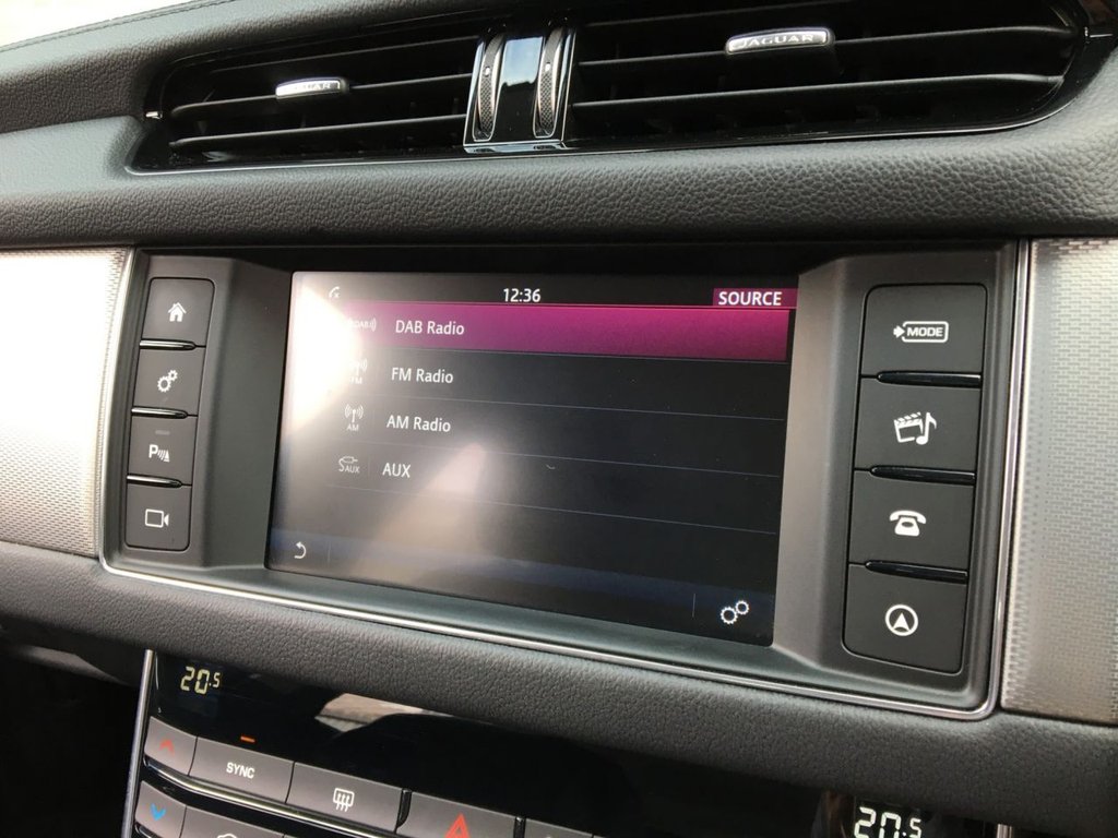 USED 2018 18 JAGUAR XF 2.0 D PRESTIGE 5d 177 BHP 