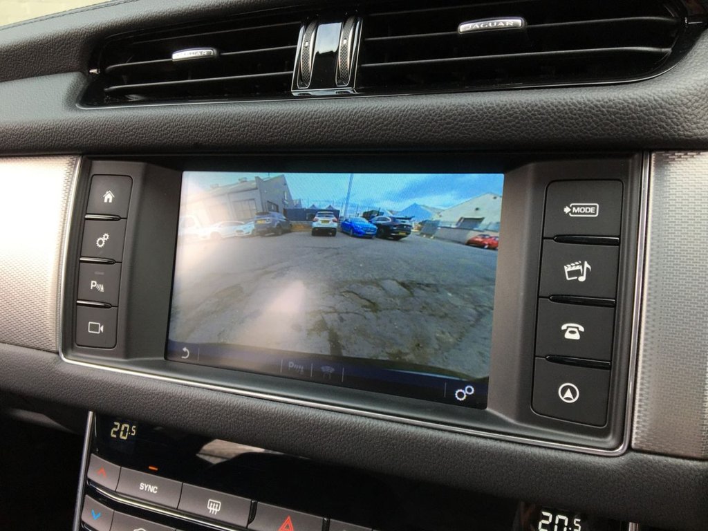 USED 2018 18 JAGUAR XF 2.0 D PRESTIGE 5d 177 BHP 
