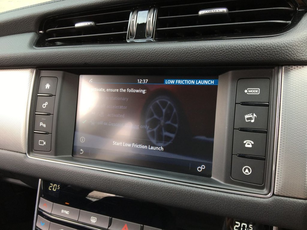 USED 2018 18 JAGUAR XF 2.0 D PRESTIGE 5d 177 BHP 