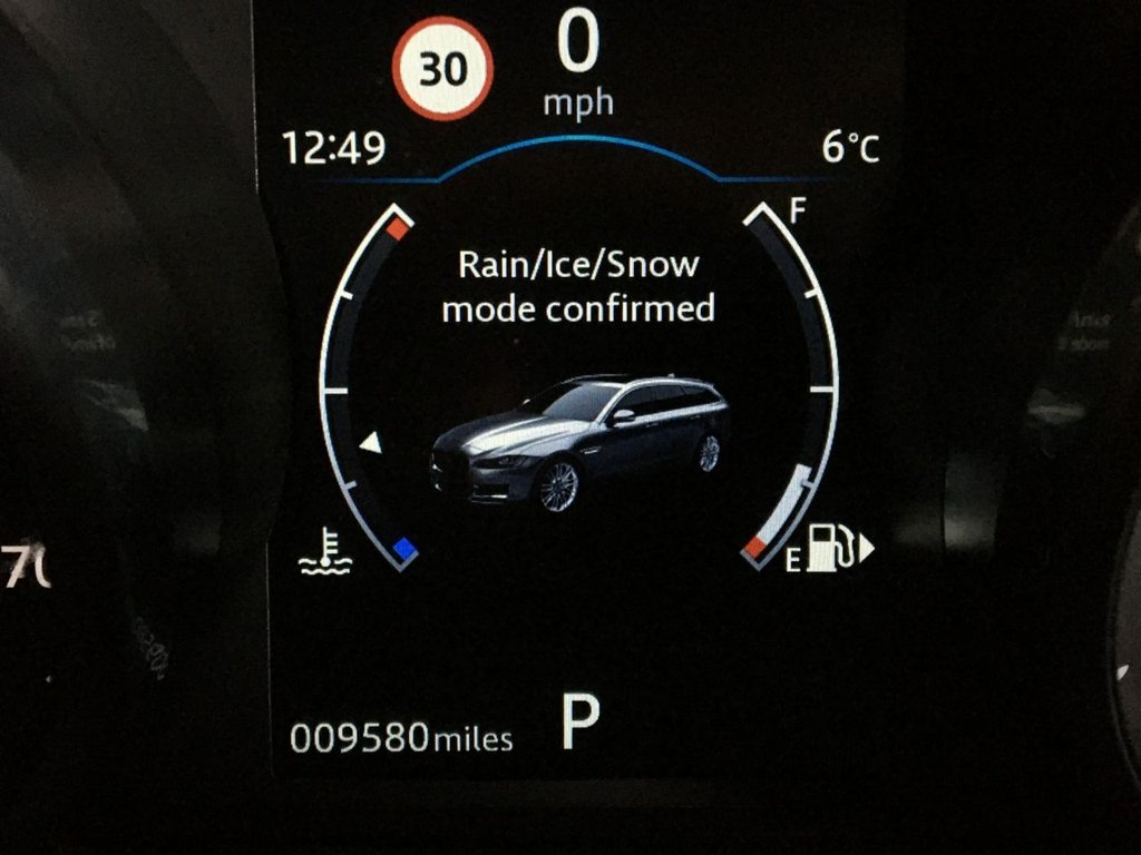 USED 2018 18 JAGUAR XF 2.0 D PRESTIGE 5d 177 BHP 