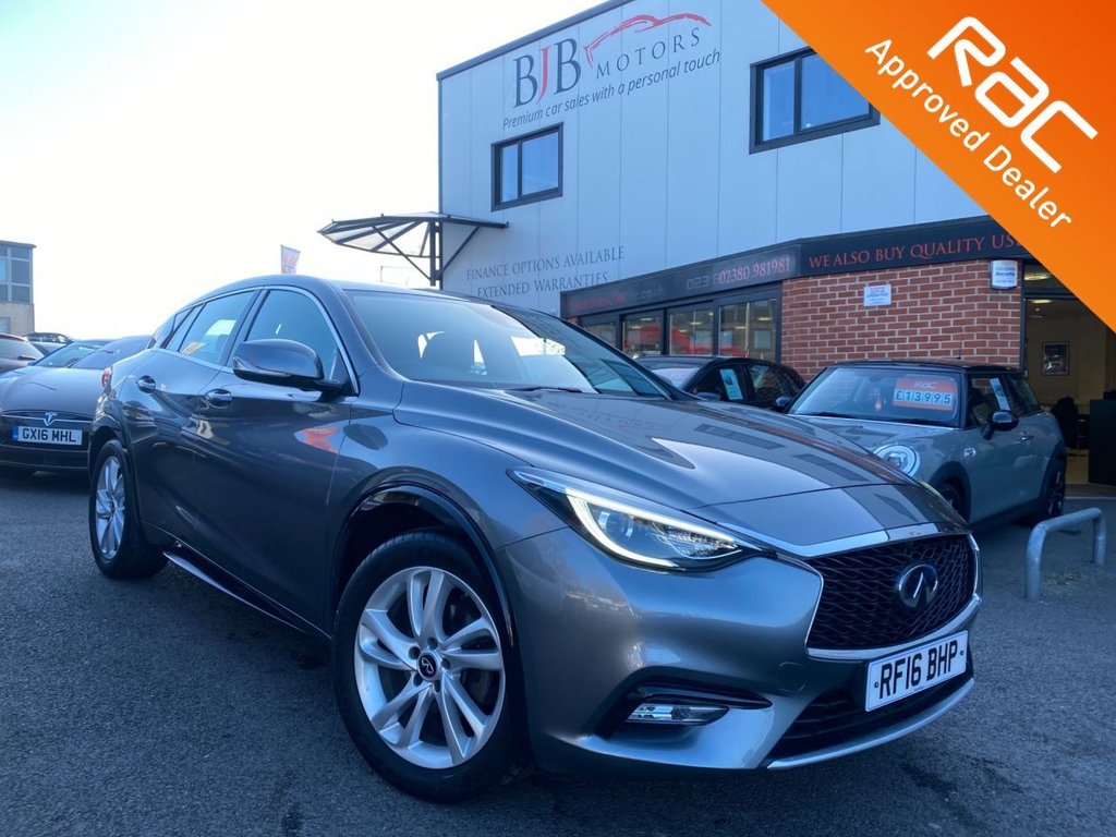 View our INFINITI Q30