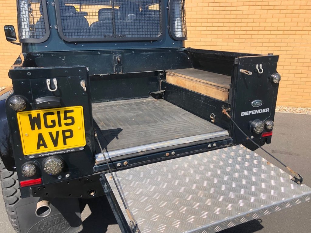 USED 2015 15 LAND ROVER DEFENDER 110 Double cab // 2.2 TD DCB // 4d // 122 BHP // spectre styling // Px swap 