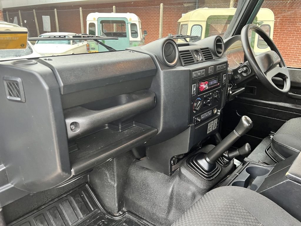 USED 2015 15 LAND ROVER DEFENDER 110 Double cab // 2.2 TD DCB // 4d // 122 BHP // spectre styling // Px swap 