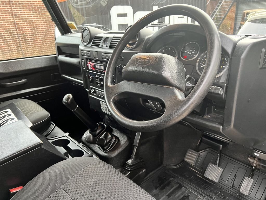 USED 2015 15 LAND ROVER DEFENDER 110 Double cab // 2.2 TD DCB // 4d // 122 BHP // spectre styling // Px swap 