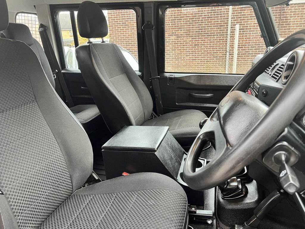 USED 2015 15 LAND ROVER DEFENDER 110 Double cab // 2.2 TD DCB // 4d // 122 BHP // spectre styling // Px swap 