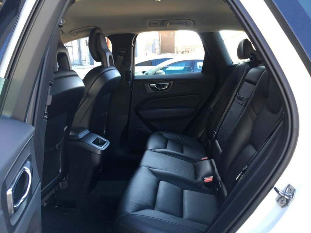 USED 2017 67 VOLVO XC60 2.0 D4 MOMENTUM AWD 5d 188 BHP 