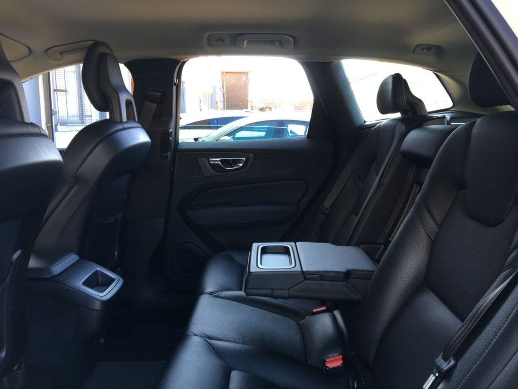 USED 2017 67 VOLVO XC60 2.0 D4 MOMENTUM AWD 5d 188 BHP 