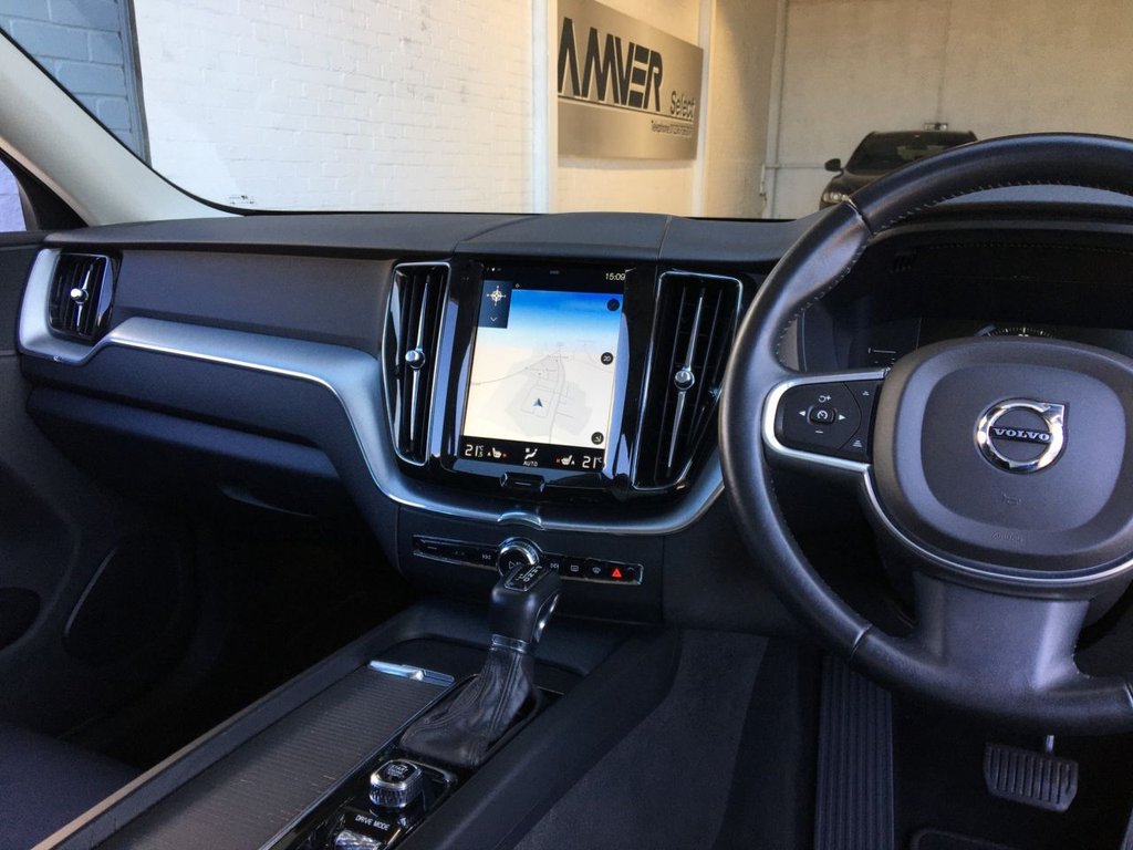 USED 2017 67 VOLVO XC60 2.0 D4 MOMENTUM AWD 5d 188 BHP 