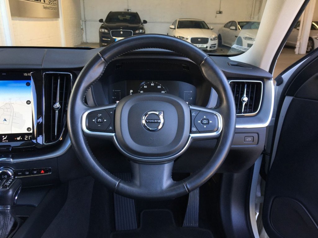 USED 2017 67 VOLVO XC60 2.0 D4 MOMENTUM AWD 5d 188 BHP 