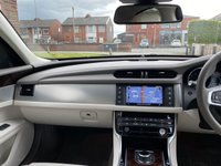 USED 2017 67 JAGUAR XF 2.0 D PRESTIGE 4d 161 BHP LEATHER | 20" ALLOYS | SAT NAV |