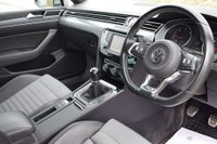USED 2015 15 VOLKSWAGEN PASSAT 2.0 R LINE TDI BLUEMOTION TECHNOLOGY 5d 148 BHP 50,000 MILES! FULL SERVICE HISTORY! 2 KEYS! NAV! DAB!
