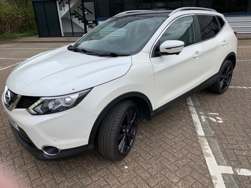 View our NISSAN QASHQAI