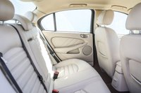 USED 2010 L JAGUAR X-TYPE 2.2 SE 4d AUTO 145 BHP SAT  NAV. LEATHER. F&R PARK SENSORS