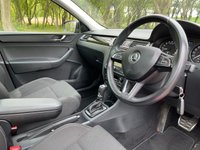 USED 2014 64 SKODA RAPID 1.6 SPACEBACK ELEGANCE TDI CR DSG 5d 89 BHP FSH INC CAMBELT! AUTO - SAT NAV - BLUETOOTH - PAN ROOF - DAB