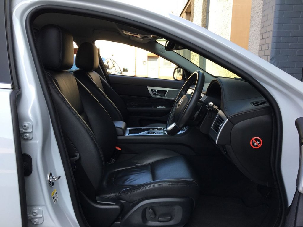 USED 2015 15 JAGUAR XF 2.2 D LUXURY 4d 163 BHP 