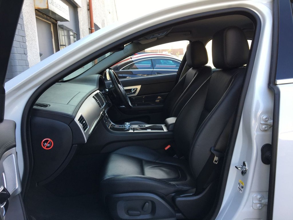 USED 2015 15 JAGUAR XF 2.2 D LUXURY 4d 163 BHP 
