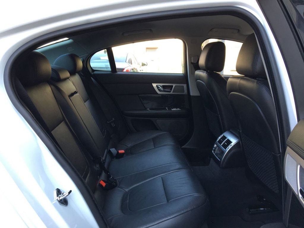 USED 2015 15 JAGUAR XF 2.2 D LUXURY 4d 163 BHP 