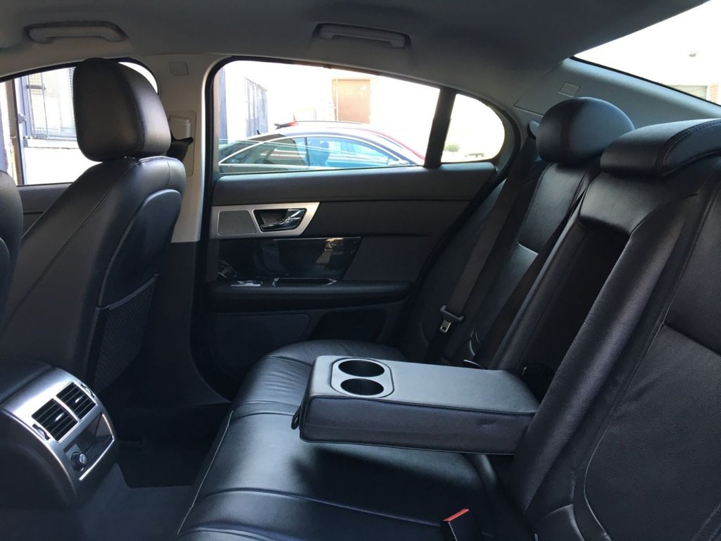 USED 2015 15 JAGUAR XF 2.2 D LUXURY 4d 163 BHP 